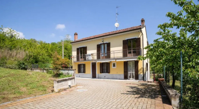 Вилла Villa Ciraldo in Monferrato with garden