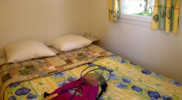 Camping Le Pressoir, Rezerwuj Pole kempingowe Petit-Palais-et-Cornemps Gironde
