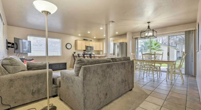Beautiful St George Condo ~ 5 Mi to Downtown!, Забронировать Апартаменты/квартира Апартаменты Сент-Джордж, рядом с Гольф клуб "Корал Каньон", Апартаменты/квартира