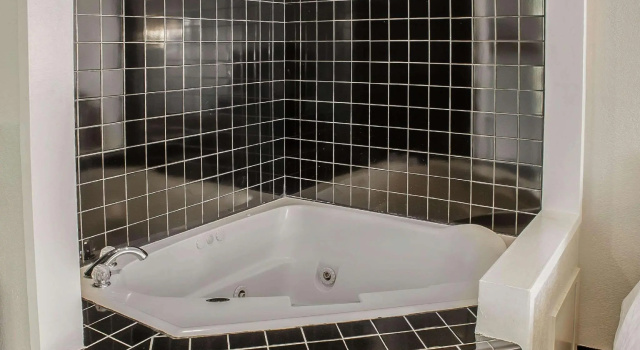 Четырёхместный люкс Rodeway Inn Fife