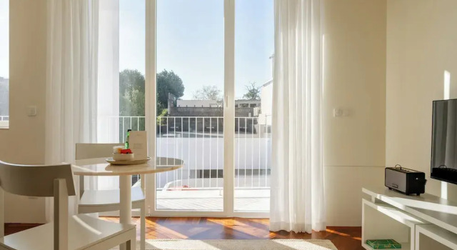 Апартаменты Superior с балконом и с видом на бассейн Vila Catarina Luxury Apartments