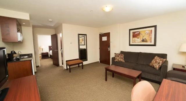 Семейный люкс Holiday Inn & Suites Lloydminster by IHG