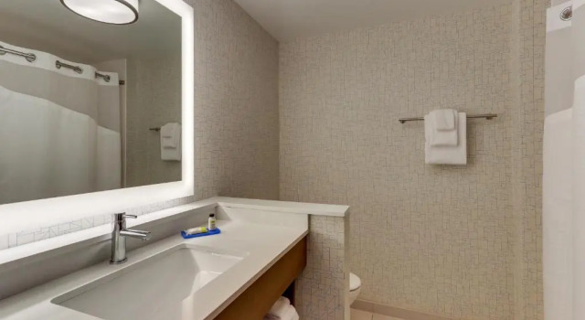 Люкс Deluxe Holiday Inn Express & Suites - Saugerties - Hudson Valley by IHG