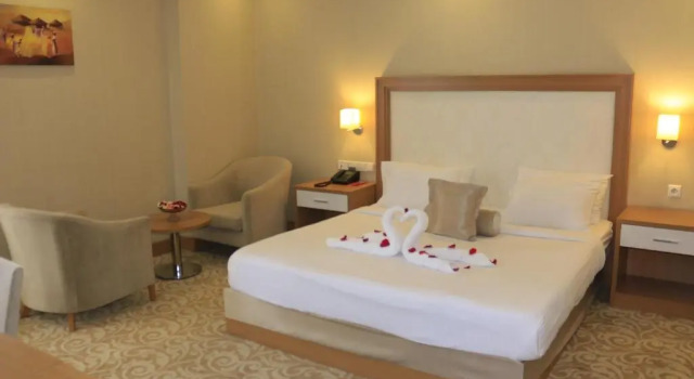 Полулюкс Momona Hotel