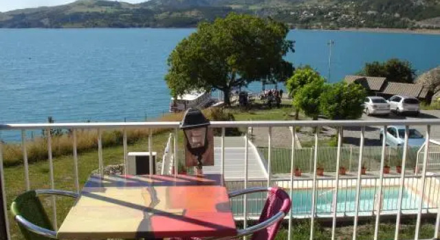 Hôtel Les Flots Bleus, Забронировать Отель Савин-лё-Ляк Lac de Serre-Ponçon