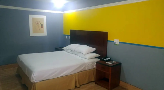 Четырёхместный номер Standard Riviera Motel