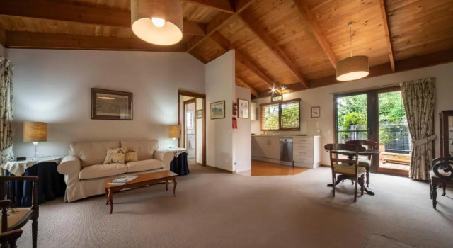 The Studio Armidale, Забронировать Отель Армидейл New England NSW, рядом с Центр культуры аборигенов