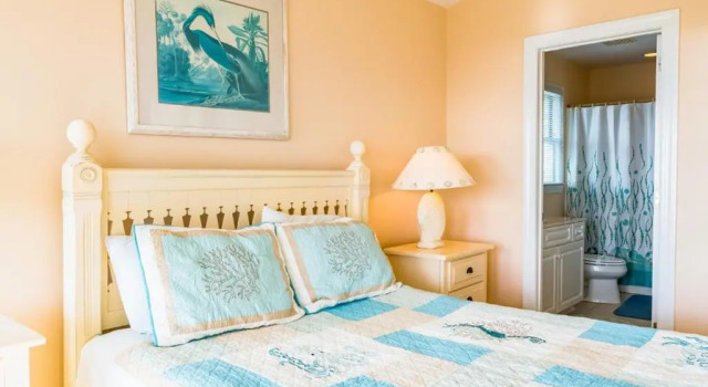 Emerald Breeze by Oak Island Accommodations, Забронировать Отель Остров Оук Северная Каролина, рядом с Пляж Касуэлл