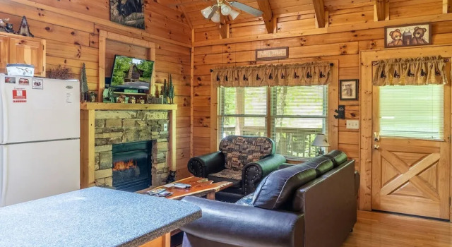 Relaxing Eagles Ridge Getaway Hot Tub