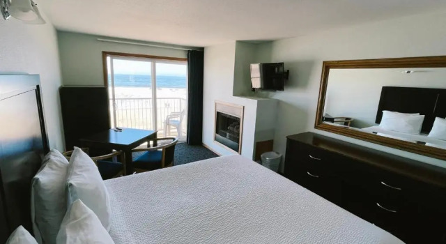 Номер Standard с балконом The Sandcastle Beachfront Hotel
