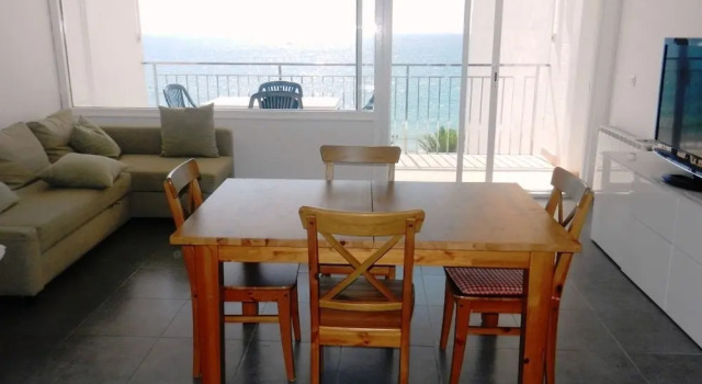 Апартаменты с 4 комнатами с балконом и с видом на море Calafell Beach