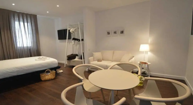 GuestHouse by LaSuite