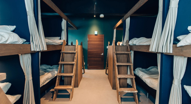 Кровать в общем номере Tune Hakodate Hostel & MusicBal