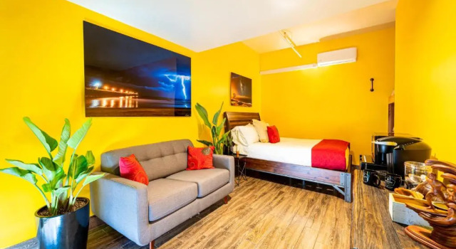 Семейный люкс с балконом Nomads Hotel