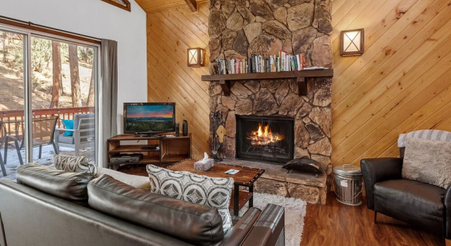 Alpine Retreat Cali Bear - A Forest Escape Complete With Hot Tub And Forest Views! 2 Bedroom Cabin, Забронировать Отель Биг-Бэар-Сити San Bernardino Mountains