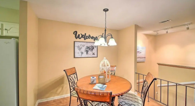 Townhome on Lake Desoto: Deck + Water Views!, Boek Hotel Hot Springs Village Arkansas