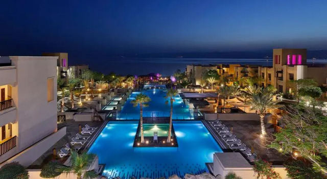 Четырёхместный номер Standard Holiday Inn Resort Dead Sea by IHG