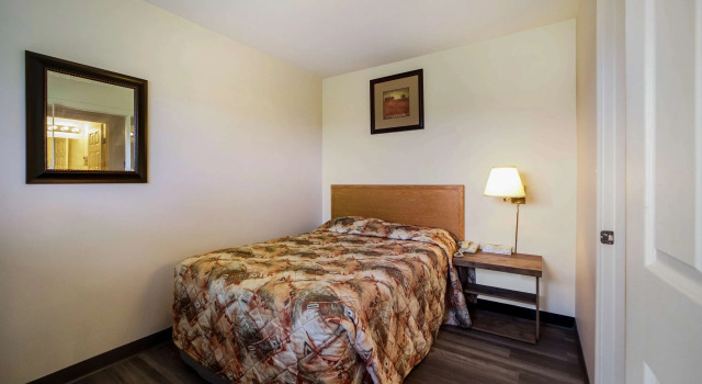 Четырёхместный люкс Canadas Best Value Inn Fort St John