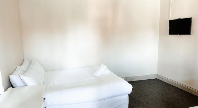 Четырёхместный семейный номер Standard Central Hotel Stroud