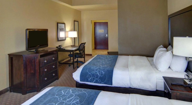 Четырёхместный люкс Comfort Suites Frisco