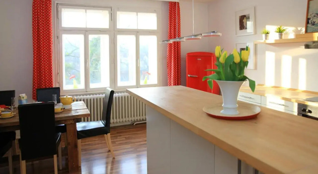 Ferienwohnung INSELVILLA, Забронировать Отель Хамельн Weser Uplands, рядом с Мастерская по изготовлению смотровых стекол