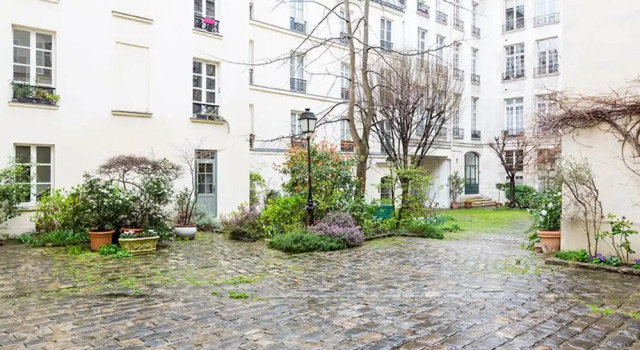Retro Cool on Rue Saint Paul, Забронировать Отель Париж Иль-де-Франс, рядом с Станция метро Rambuteau