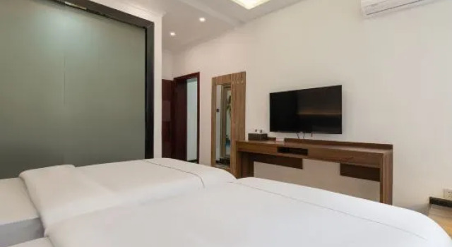 Люкс Business Guiyang Keyuan Hotel (Wudang Xintianzhai Branch)