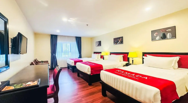 Трёхместный номер Deluxe Ramada by Wyndham Phnom Penh Central