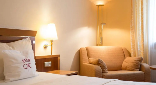 Hotel am Schlosspark Zum Kurfürst, Varaa Hotelli Hotellit Baijeri pysäköinnillä, Pysäköinti