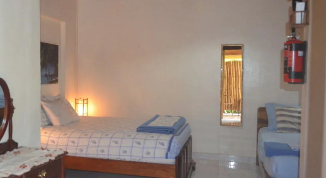 Dim's Hostal, Prenota Hotel Hotel a Los Santos con parcheggio, Parcheggio