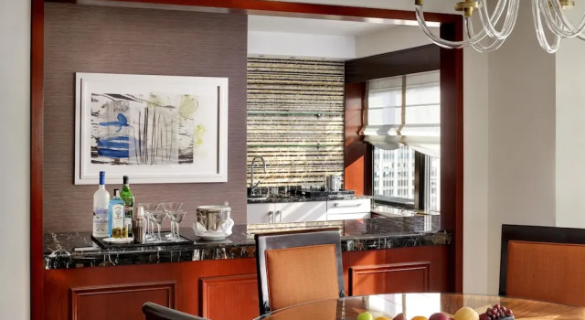 Люкс Towers Corner с 2 комнатами Lotte New York Palace