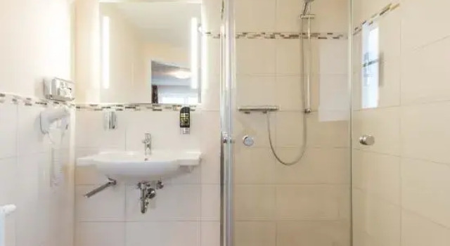 Полулюкс Quanli International Hotel