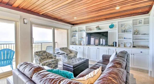 Апартаменты с 3 комнатами с балконом Modern Beachfront Condo w/ Pool & Beach Access!