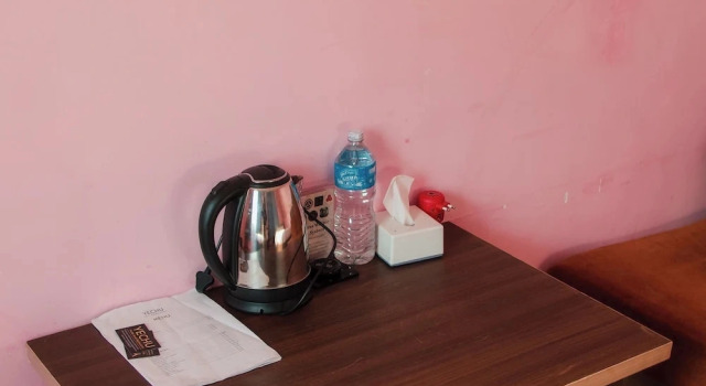 555 Home Stay and Restaurant, Забронировать Отель Отели провинции Гандаки-Прадеш с парковкой, Парковка