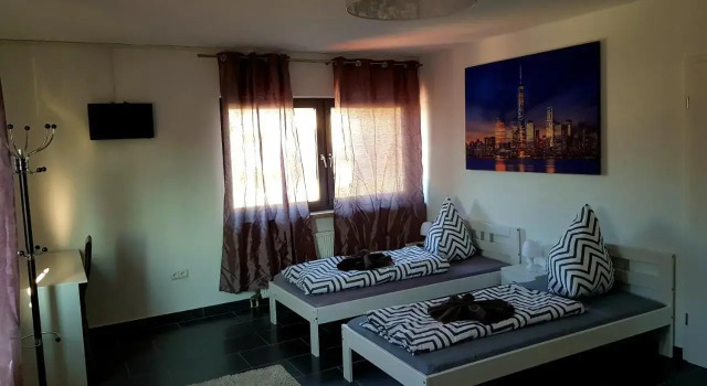 Motel 105, Забронировать Мотель Мотели Нюрнберга, рядом с Городской музей Фембохаус, Мотель