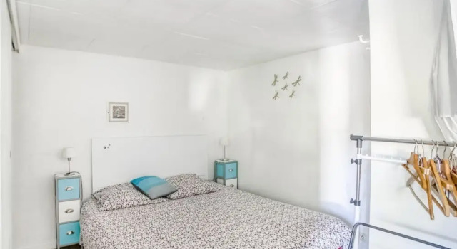 Comfortable Holiday Home in Roanne With Swimming Pool, Book Hotel Hotels in Burgundy with a Pool, Swimming Pool