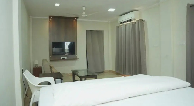 Люкс Hotel Grand Leela Krishna