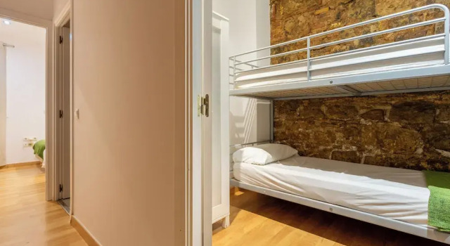 Apartment Near Las Ramblas For Families Or Friends, Забронировать Апартаменты/квартира Барселона провинция Барселона, рядом с Приход Св. Августина