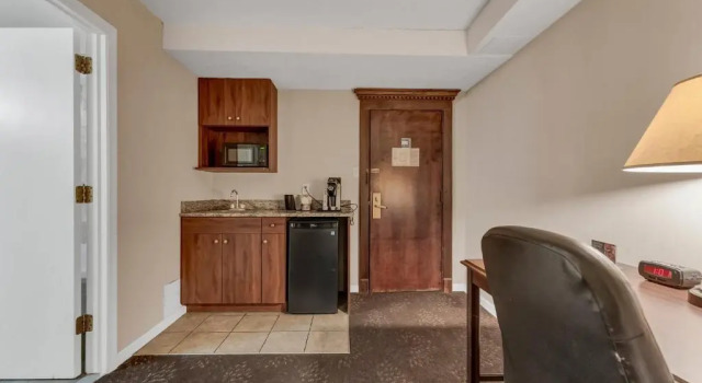 Полулюкс Buffalo Airport Hotel