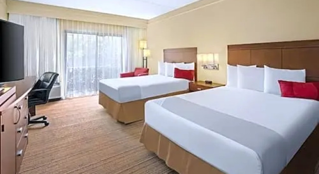 Четырёхместный люкс Super 8 by Wyndham Dallas Love Field Airport