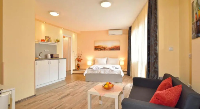 Central Studio #3, Забронировать Отель Бургас Burgas Coast, рядом с Летний театр