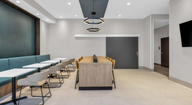 La Quinta Inn & Suites by Wyndham San Jose Airport-Downtown, Забронировать Отель Сан-Хосе Silicon Valley