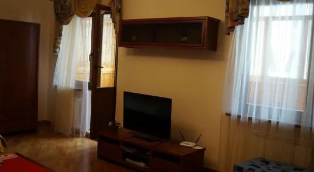 New Apartment on Poznyaki, Buchen Sie Ferienwohnung Hotels in Darnyckyj mit Parkplatz, Parkplätze