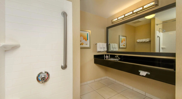 Четырёхместный номер Standard Fairfield Inn and Suites Cleveland