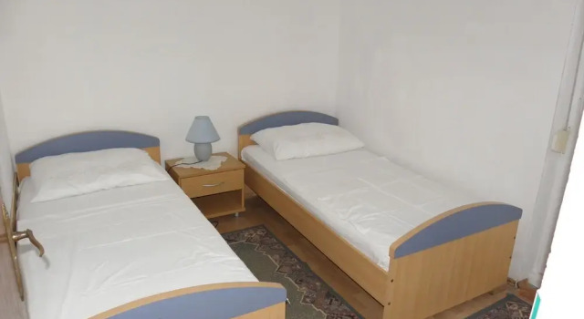 Teo - 8m From the sea & Parking - A2 Bijeli, Buchen Sie Hotel Privlaka Gespanschaft Zadar