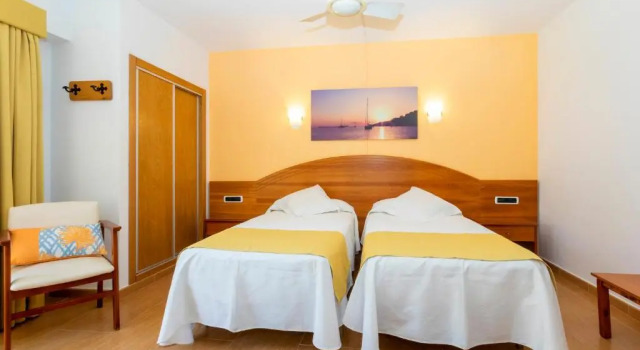 Hostal Manolita, Book Hostel Hostels in Islas Baleares, Hostel