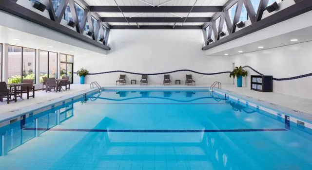 Трёхместный номер Deluxe Delta Hotels by Marriott Ottawa City Centre