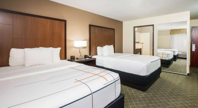 La Quinta Inn & Suites by Wyndham Portland Airport