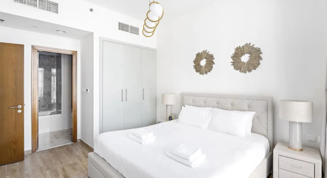 WelHome - Cozy 1BR Apt. in Al Habtoor City Partial Sea View, Забронировать Апартаменты/квартира Отели Дубая с парковкой, Парковка