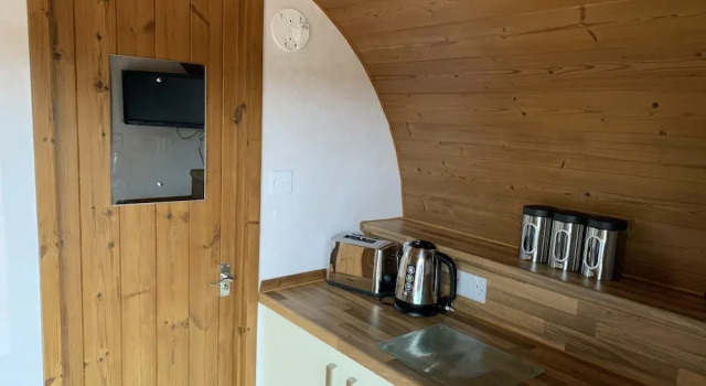 Капсула Acdc Glamping, Campervan , Caravan and Tent Resort